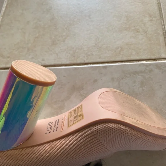 CALL IT SPRING - Picture 7 of 10